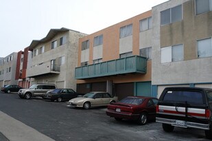 384 Susie Way in South San Francisco, CA - Building Photo