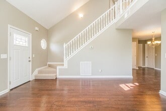 636 Zellwood Dr in La Vergne, TN - Foto de edificio - Building Photo