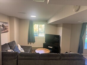 184 Timpson Dr in Aurora, ON - Building Photo - Building Photo