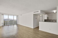 1500 Bay Rd, Unit N-1227 in Miami Beach, FL - Building Photo - Building Photo