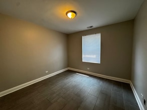 5003 N Sawyer Ave, Unit GDN in Chicago, IL - Foto de edificio - Building Photo