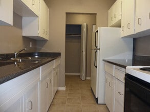 Dahlstrom Manor in Abbotsford, BC - Building Photo - Interior Photo