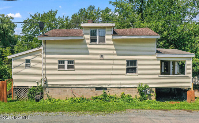 60 Main Ave in Wynantskill, NY - Foto de edificio - Building Photo