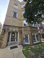 6518 N Mozart St in Chicago, IL - Building Photo
