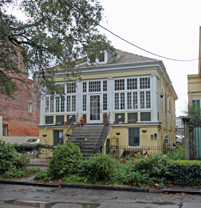 520 Esplanade Ave in New Orleans, LA - Building Photo