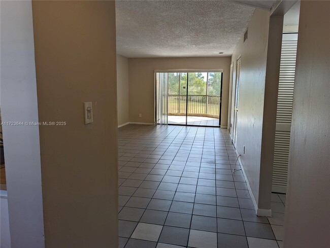 3400 Foxcroft Rd in Miramar, FL - Building Photo - Building Photo