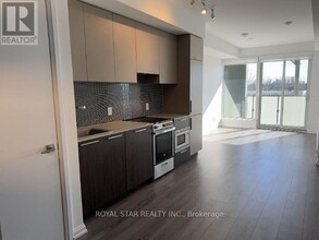 4208-4208 Dundas St W in Toronto, ON - Building Photo - Building Photo