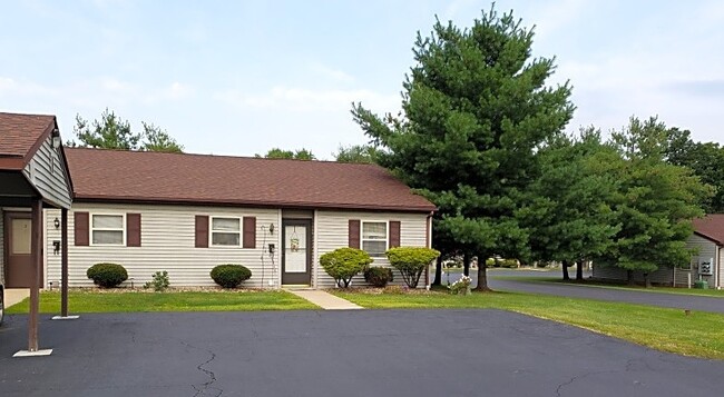 Newton Village Commons in Newton Falls, OH - Building Photo - Building Photo