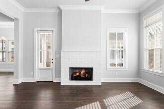 2048 Perennial Ln in Baton Rouge, LA - Building Photo - Building Photo