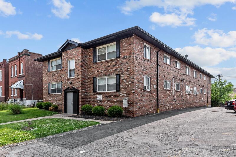 4321 Morgan Ford Rd in St. Louis, MO - Building Photo
