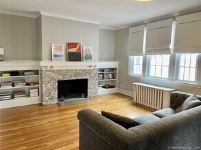19 Robin Rd in West Hartford, CT - Building Photo - Building Photo