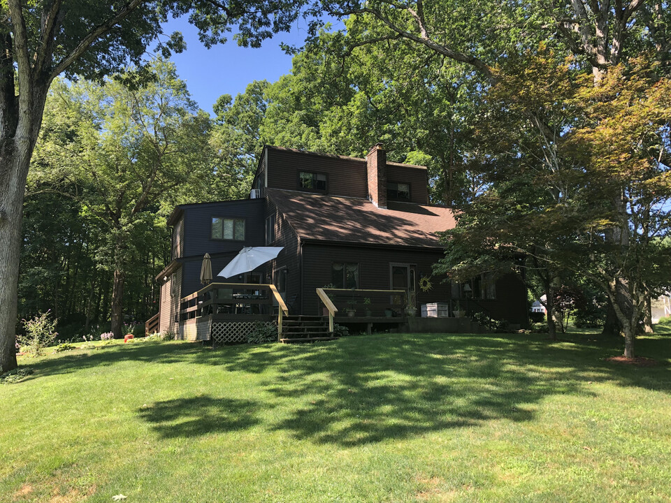 136 Lisbon Rd in Canterbury, CT - Building Photo