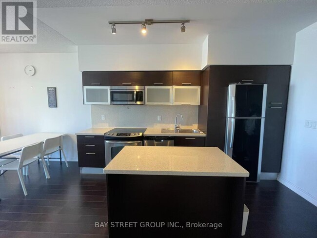 386-3386 Yonge St