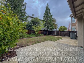 802 Morning Dove Ln in Rocklin, CA - Building Photo - Building Photo