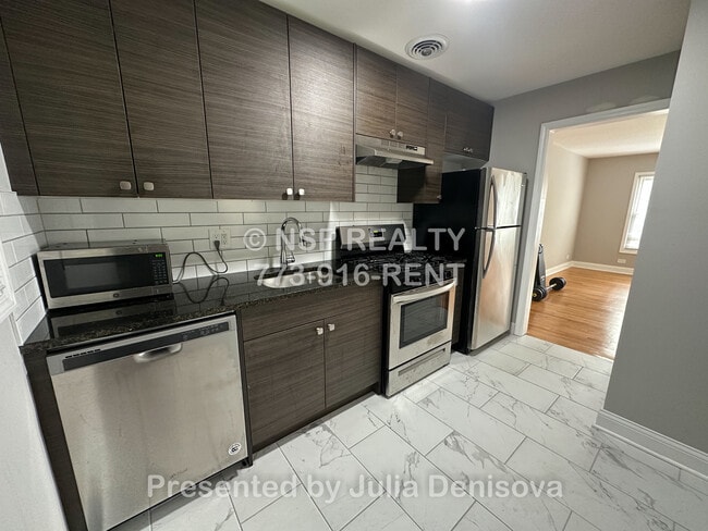 1141 Deerfield Rd, Unit 2B in Deerfield, IL - Building Photo - Building Photo