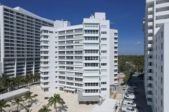 Executive Condominiums in Miami Beach, FL - Building Photo - Building Photo