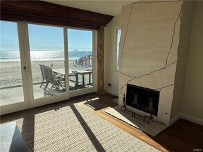 87 Surfside Ave. in Seal Beach, CA - Building Photo - Building Photo