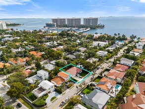 3505 Crystal View Ct in Miami, FL - Building Photo - Building Photo