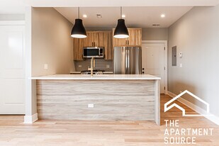 2457 W Logan Blvd, Unit 3 in Chicago, IL - Building Photo