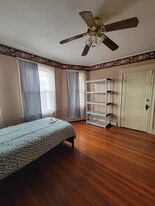 32 Rowe Ave, Unit Private Room 2 in Hartford, CT - Building Photo