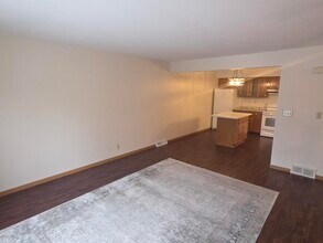 10268 Parkedge Cir in Franklin, WI - Building Photo - Building Photo