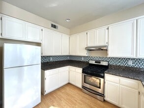 1843 Madera Cir in Corona, CA - Building Photo - Building Photo