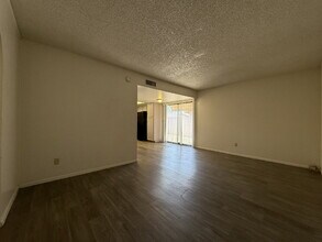 5035 N 70th Ave in Glendale, AZ - Building Photo - Building Photo