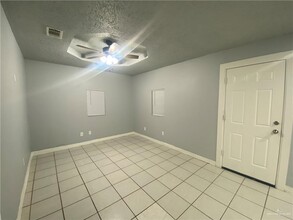 1920 E Iowa Rd in Edinburg, TX - Building Photo - Building Photo