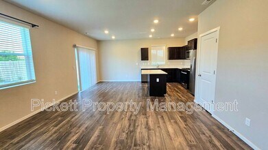 1278 SW Pendleton Way in Port Orchard, WA - Building Photo - Building Photo