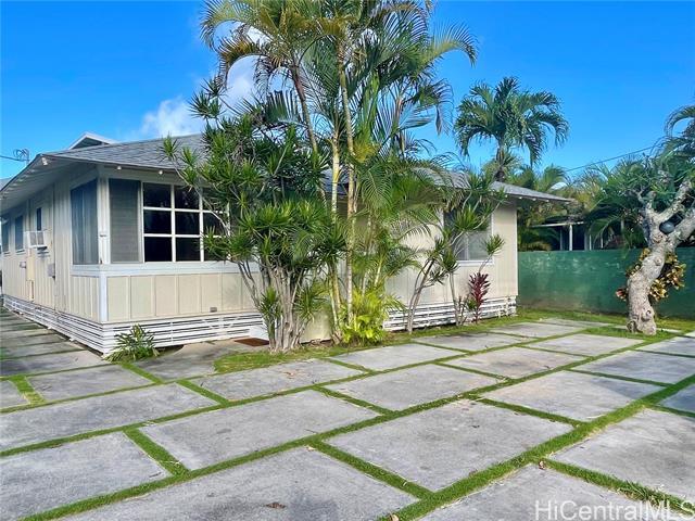 property at 256 Maluniu Ave