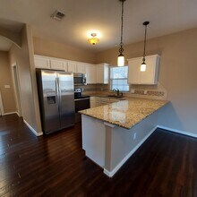 300 Knights Row in Cottonwood Shores, TX - Building Photo - Building Photo