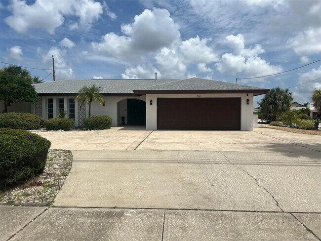 2101 Gulf Blvd in Belleair Beach, FL - Building Photo - Building Photo