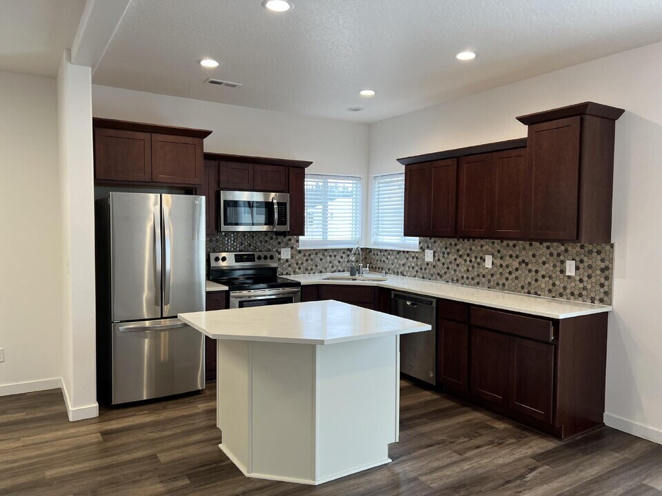 18421 E 2nd Ave in Spokane Valley, WA - Building Photo