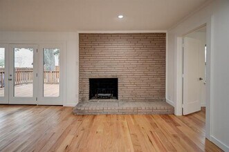 10606 Royalwood Dr in Dallas, TX - Building Photo - Building Photo
