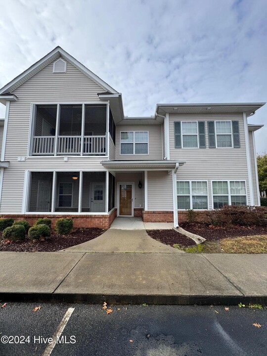 1942 Tara Ct in Greenville, NC - Building Photo