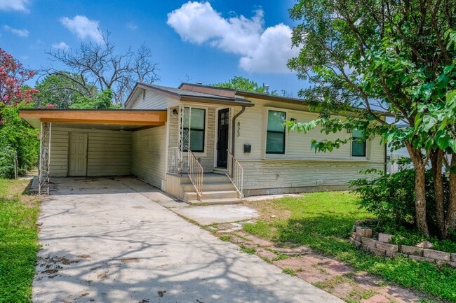 property at 823 La Manda Blvd