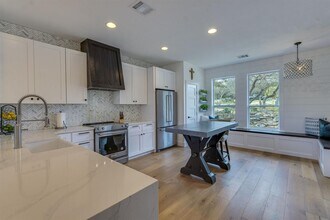 24236 Spur Trail in Spicewood, TX - Building Photo - Building Photo