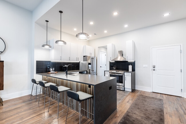 795 E McMillan St, Unit 3 in Cincinnati, OH - Foto de edificio - Building Photo