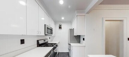 71 W 12th St, Unit 4G in New York, NY - Foto de edificio - Building Photo