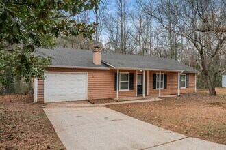 4964 Galbraith Cir in Stone Mountain, GA - Foto de edificio - Building Photo