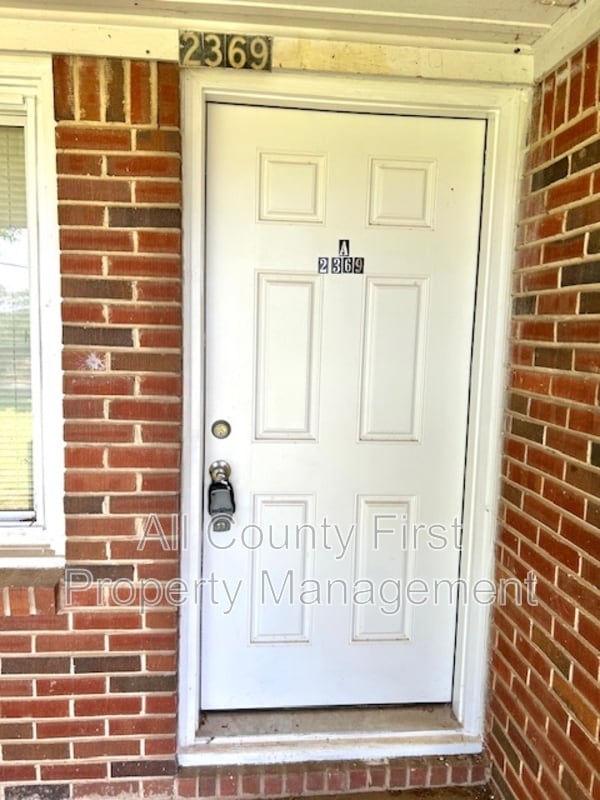 2369 Whites Mill Rd in Decatur, GA - Building Photo - Building Photo