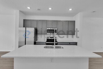 17514 Northlake Grv Dr in Oakland, FL - Foto de edificio - Building Photo