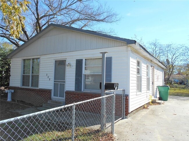 309 Wilton Dr in Greenville, TX - Building Photo - Building Photo