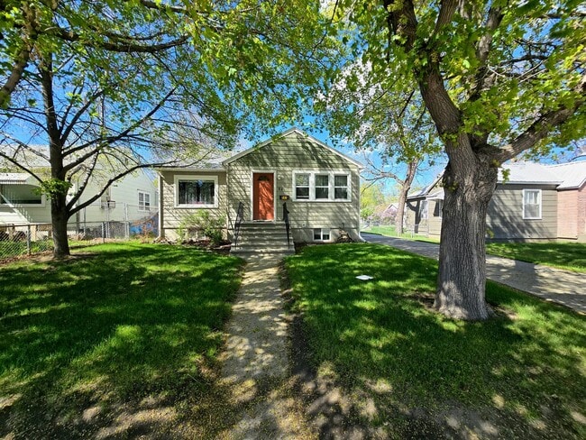 property at 725 1/2-641 1/2 Broadwater Ave