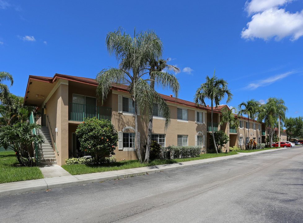 Cross Keys Apartments in North Lauderdale, FL - Building Photo