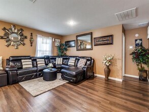 2222 Echo Lake Dr in Dallas, TX - Building Photo - Building Photo