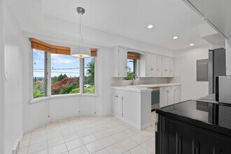 6015 Wellesley Way NE in Seattle, WA - Building Photo - Building Photo