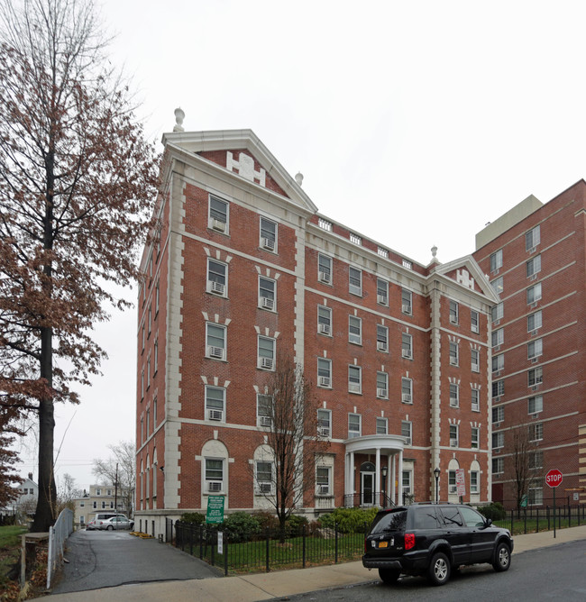 Kings Court Apartments in Mount Vernon, NY - Building Photo - Building Photo