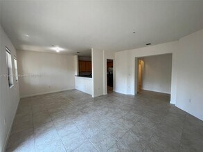 10630 NW 88th St in Doral, FL - Building Photo - Building Photo