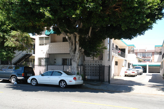 972 S Harvard Blvd in Los Angeles, CA - Building Photo - Building Photo